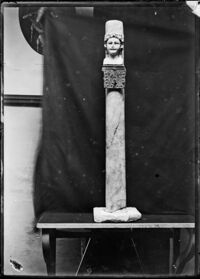 Frammento marmoreo appartenente a statua