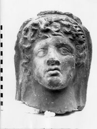 testa maschile votiva