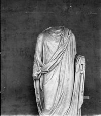 statua