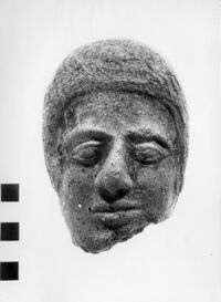 testa maschile votiva