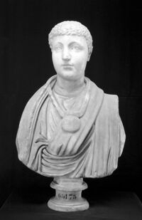 Busto di adolescente