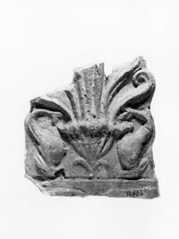 Antefissa con palmetta, calice e delfini