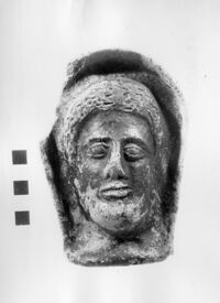 testa maschile votiva