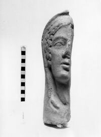 testa femminile votiva