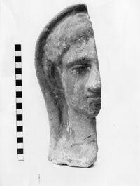 mezza testa maschile votiva