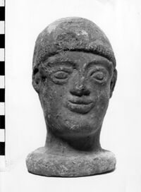 testa maschile votiva