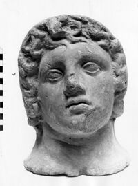 testa maschile votiva