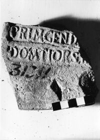 laterizio/ frammento/ con bollo