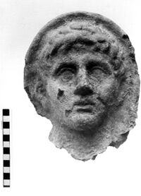 testa maschile votiva