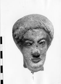 testa maschile votiva