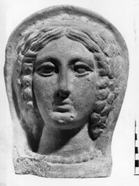 testa votiva femminile