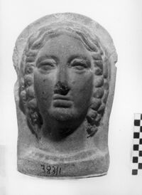 testa femminile votiva