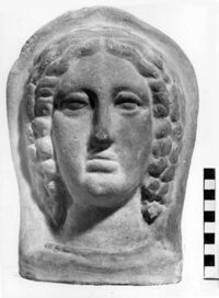 testa votiva femminile