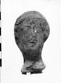 testa femminile votiva