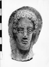 testa femminile votiva