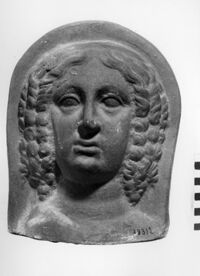 testa femminile votiva