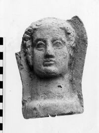 testa maschile votiva