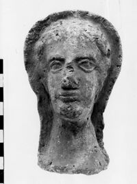 testa maschile votiva