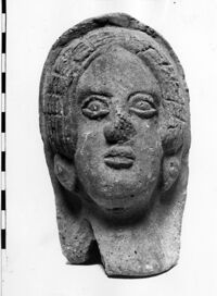 testa femminile votiva