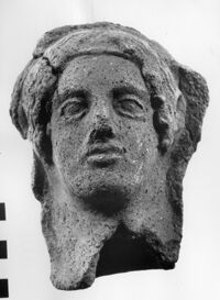 testa femminile votiva