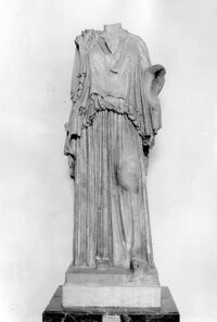 statua femminile