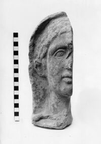 mezza testa maschile votiva