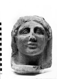 testa maschile votiva