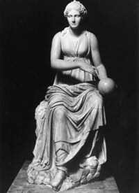 statua femminile