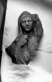 Frammenti di stele funeraria