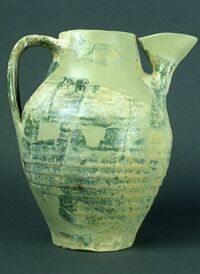 Brocca invetriata verde