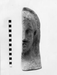 mezza testa maschile votiva