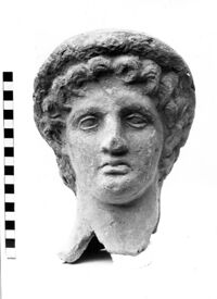 testa maschile votiva