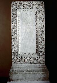 Ara funeraria di Iulia Heuresis