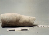 statua maschile/ gamba