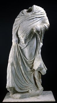 Statua di Dioniso ebbro sorretto da un satirello