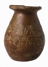 Olla sepolcrale con graffito