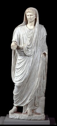 Statua di Augusto Pontefice