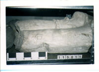 statua maschile/ gamba