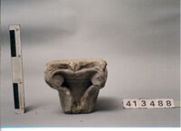 CAPITELLO COMPOSITO A FOGLIE LISCE DI COLONNINA