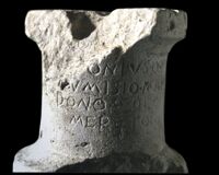 Base di donario di <i>Numisius Martius</i>