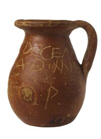 Olla sepolcrale con graffito