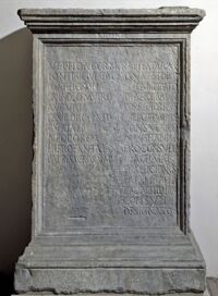 Base onoraria a Vettius Agorius Pretextatus