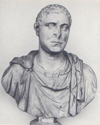 Testa virile su busto non pertinente