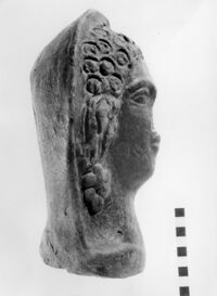 mezza testa femminile