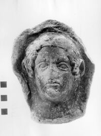 testa femminile votiva