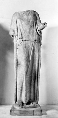 statua femminile