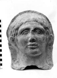 testa maschile votiva