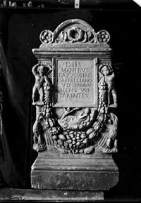 Altare funerario dedicato a T. Apusulenus Caerellianus