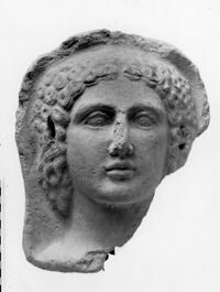 testa femminile votiva