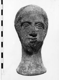 testa maschile votiva